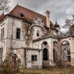 Picture of an abandoned derelict mansion